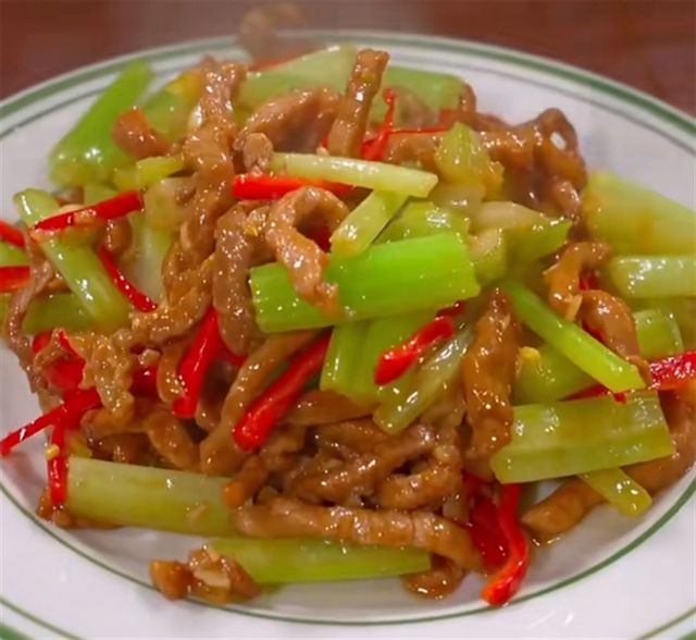 芹菜炒肉的做法步骤大厨教你从切到炒有讲究学会露一手(图4)