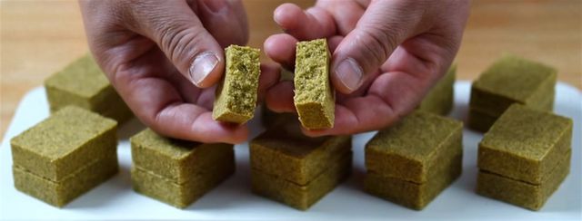 绿豆糕怎么做？这样制作做好后绵软细腻不发粘香甜不腻口(图1)