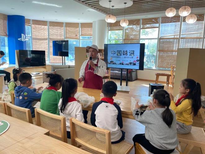 崇州红领巾丨亲子制作叶儿粑探索崇州传统美食(图2)