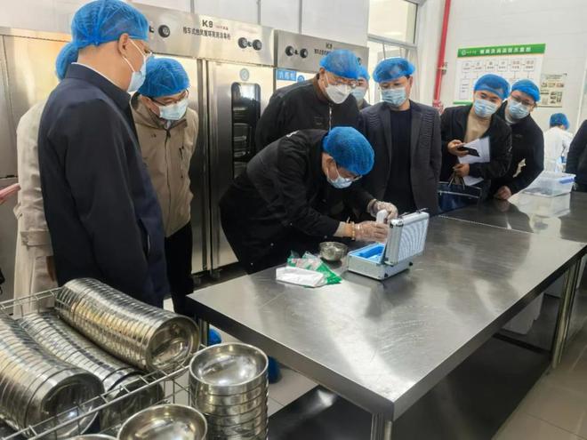 东营市市场监管局聚焦“三结合”规范餐饮具清洗消毒(图1)