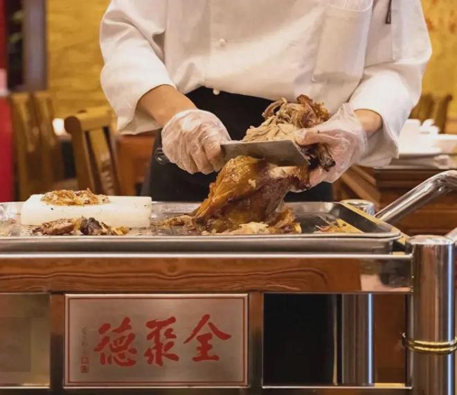 全聚德烤鸭2023年营收破14亿：揭秘商业奇迹背后的秘诀(图1)
