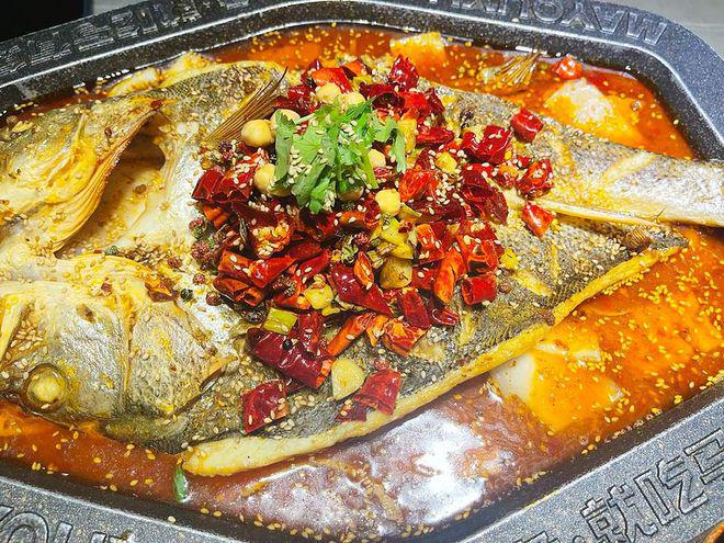 尝鲜必点！新疆馕坑烤全鱼！试过才是真爱！让你爱上新疆美食！(图3)