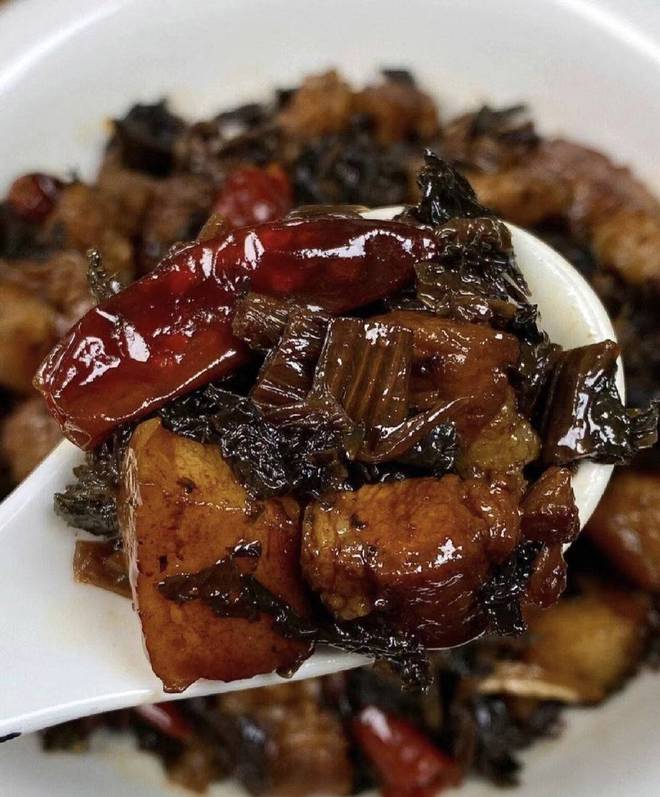 回味无穷的家常美味——梅干菜烧肉：记忆里的味道舌尖上的乡愁(图2)