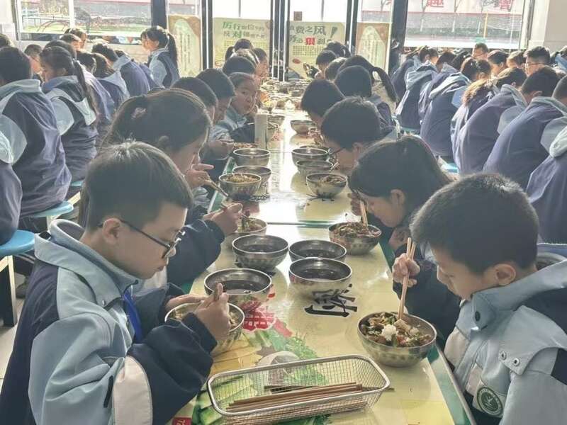 陕西潼关：科技赋能 守护学生“舌尖上的安全”(图2)