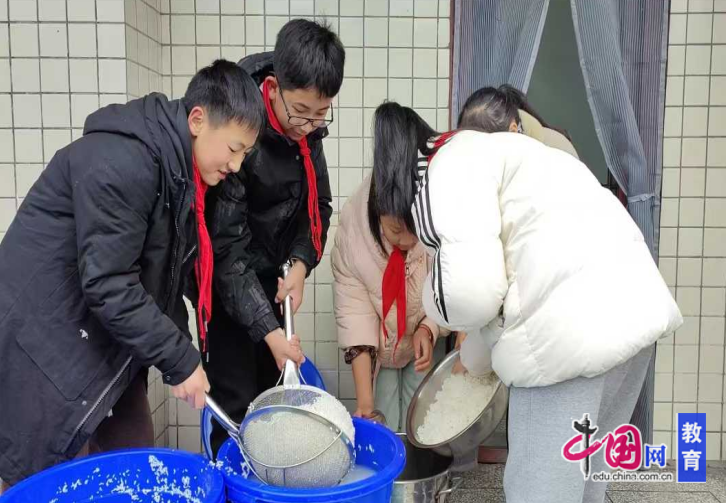 探秘峨眉“非遗”峨眉山桂花桥镇小让学生了解和传承传统文化(图2)
