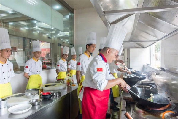 2025年上海中侨职业技术大学烹饪与餐饮管理专业怎么样？(图1)