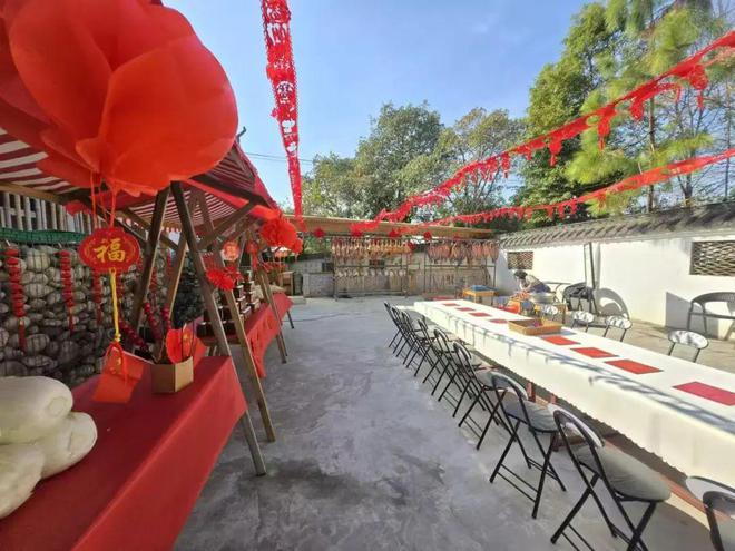 【烟火里的中国年】剪窗花、写福字、打糍粑、摊豆丝…传承年俗情趣享新年味(图3)