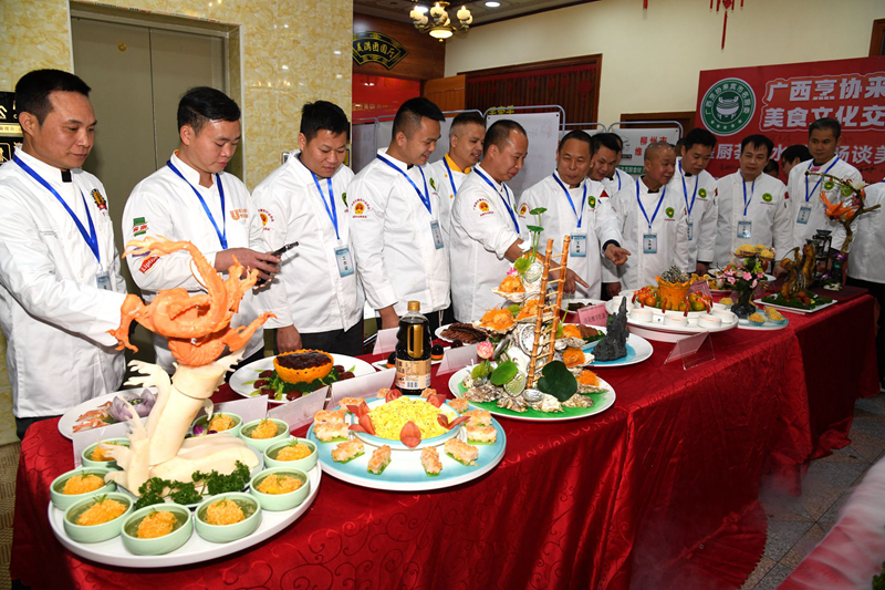 广西来宾市名厨委：坚持食品安全为首位 推进反餐饮浪费工作(图1)