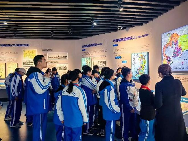 【研之旅】走进青岛规划展览馆 感受海洋城市文化——青岛大学附属中学2024级22班社会实践活动纪实(图6)