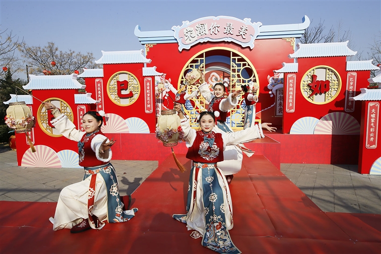 新春走基层丨寻味春节国潮味(图3)