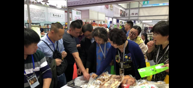 正月初十吃莜面：内蒙古的传统美食习俗盛况(图1)