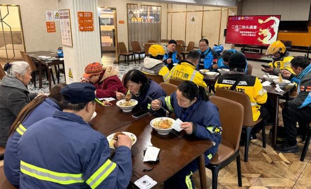 二月二龙抬头龙须面传温情！普陀这里和新就业群体共庆佳节(图1)