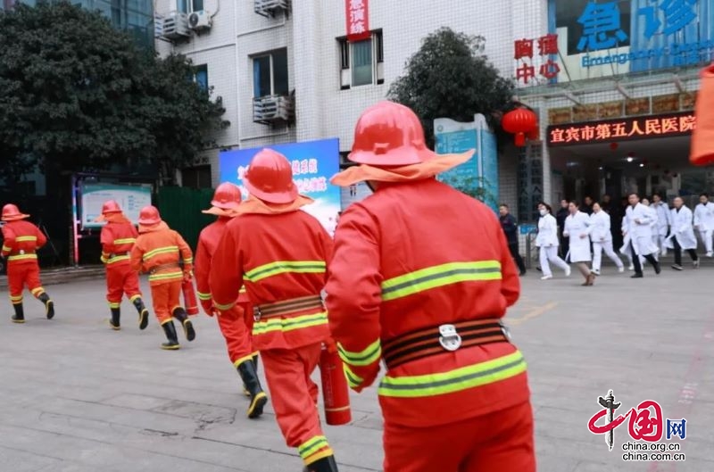 辰安科技：2025年科大立安推出基于机器狗的消防识别和灭火系统(图1)
