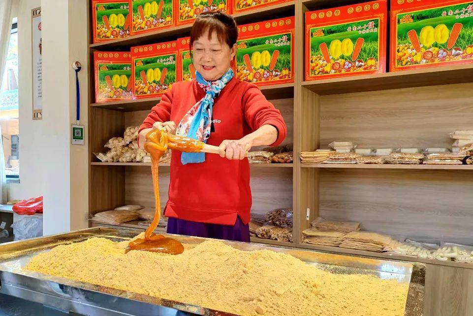仁怀：院坝中的传统美食“晕开”浓浓年味(图1)