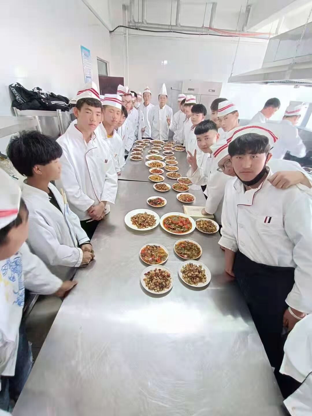 全国首个！智能餐饮机器人团体标准来啦(图1)