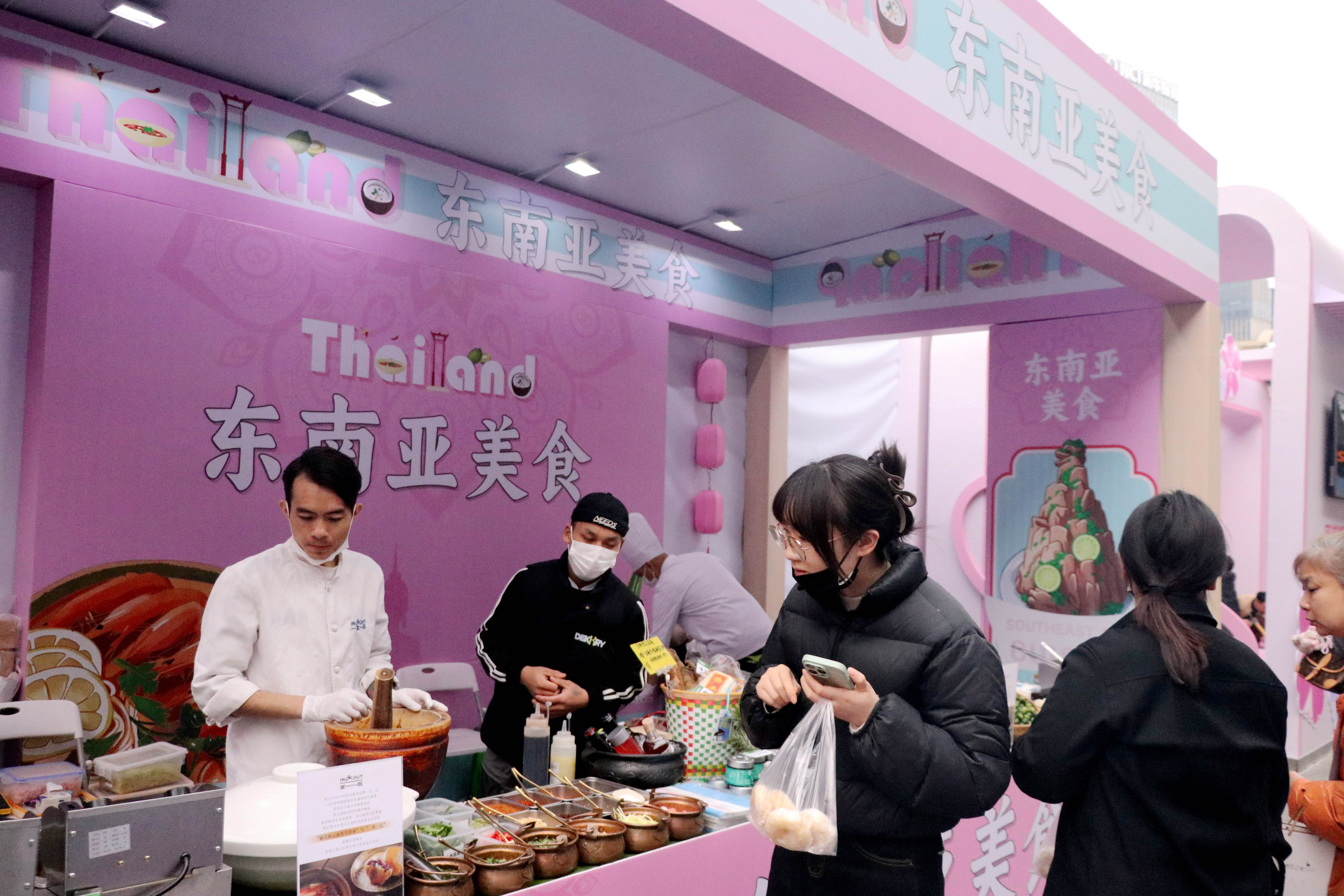 三天吃遍全球美食！2025年“中华美食荟”暨湖北服务消费季启动(图7)