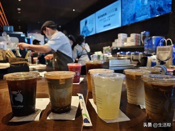 62岁技校老师卖2毛纸杯干出一个90亿IPO(图2)