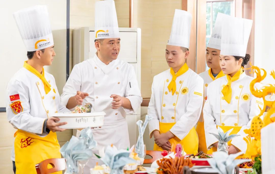 AI烹饪新纪元：万得厨wan AiOS引领家庭健康膳食管理变革(图1)