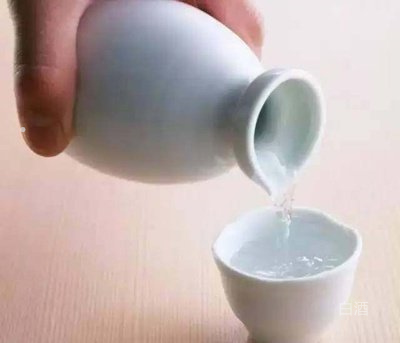 东北大吃饭喝白酒视频：传统美食与醉酒狂欢(图5)