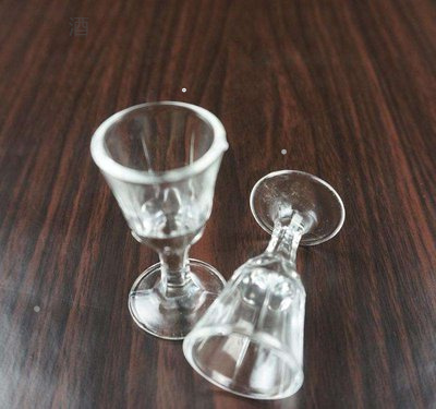 东北大吃饭喝白酒视频：传统美食与醉酒狂欢(图4)