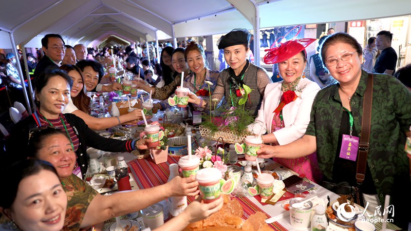 百年骑楼邂逅英伦风 消博会“食”光架起文化桥(图2)