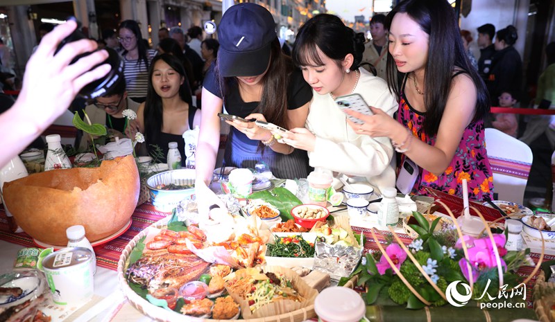 百年骑楼邂逅英伦风 消博会“食”光架起文化桥(图3)