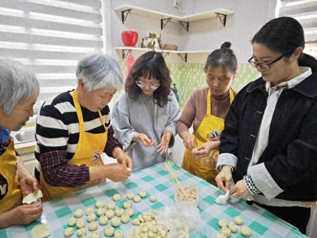 “国潮小笼包”成流量密码年轻人也抢着学邻里厨房秒变“传承现场”(图1)
