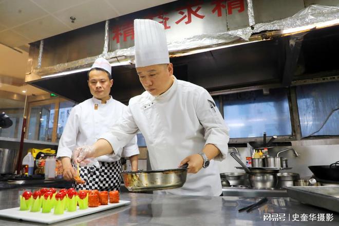 鲁菜传承：李云海鲁菜大师现场演绎经典烹饪技艺(图4)
