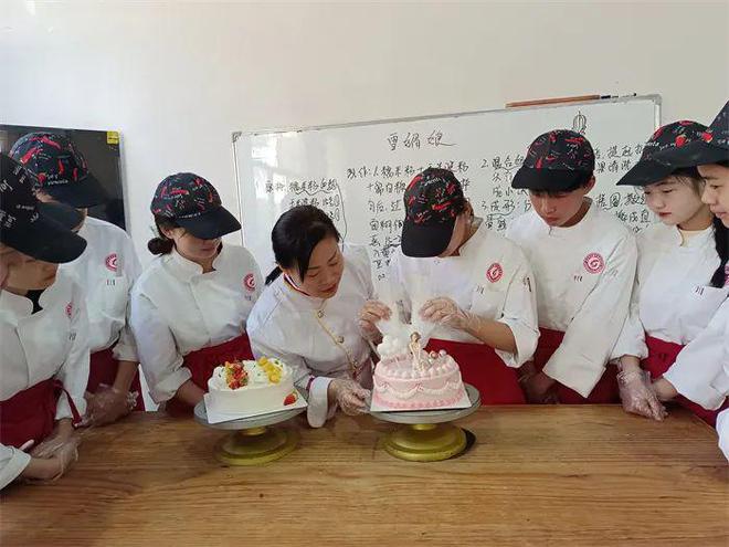 龙都中专烹饪专业：三二连读贯通升学路多元就业赋能新未来(图4)