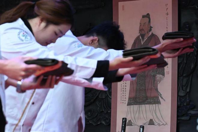 拿铁铁器锻造文武双刀顺德粤菜传道典礼盛大开启见证厨艺传承(图4)