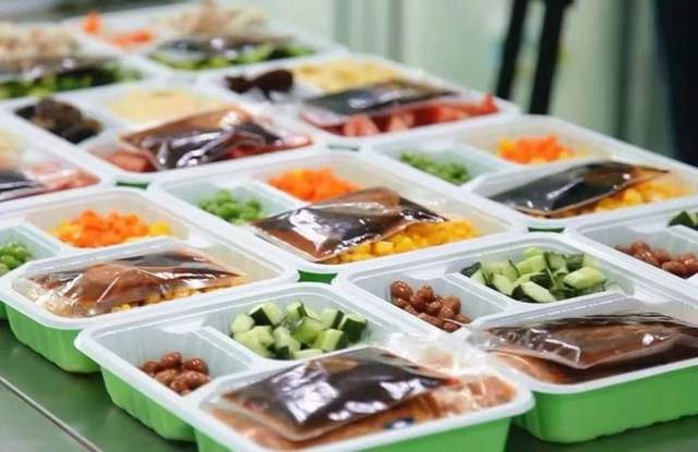 “五一”消费实探｜餐饮市场被“点燃”！企业备战、消费券助力(图1)