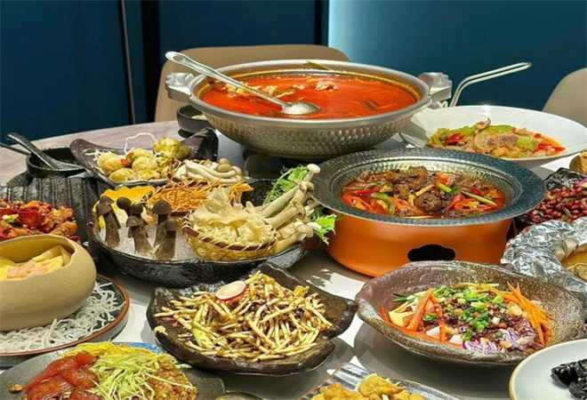 重庆高新区美食文化节火爆三天尽享渝味360碗的美食盛宴！(图1)