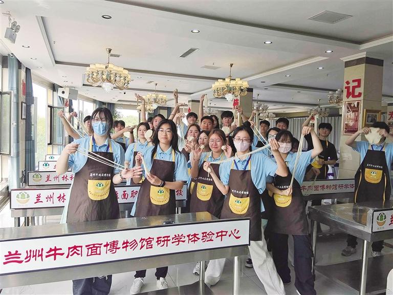 兰州：重构饮食文化符号 打造拉面IP矩阵-新华网(图1)