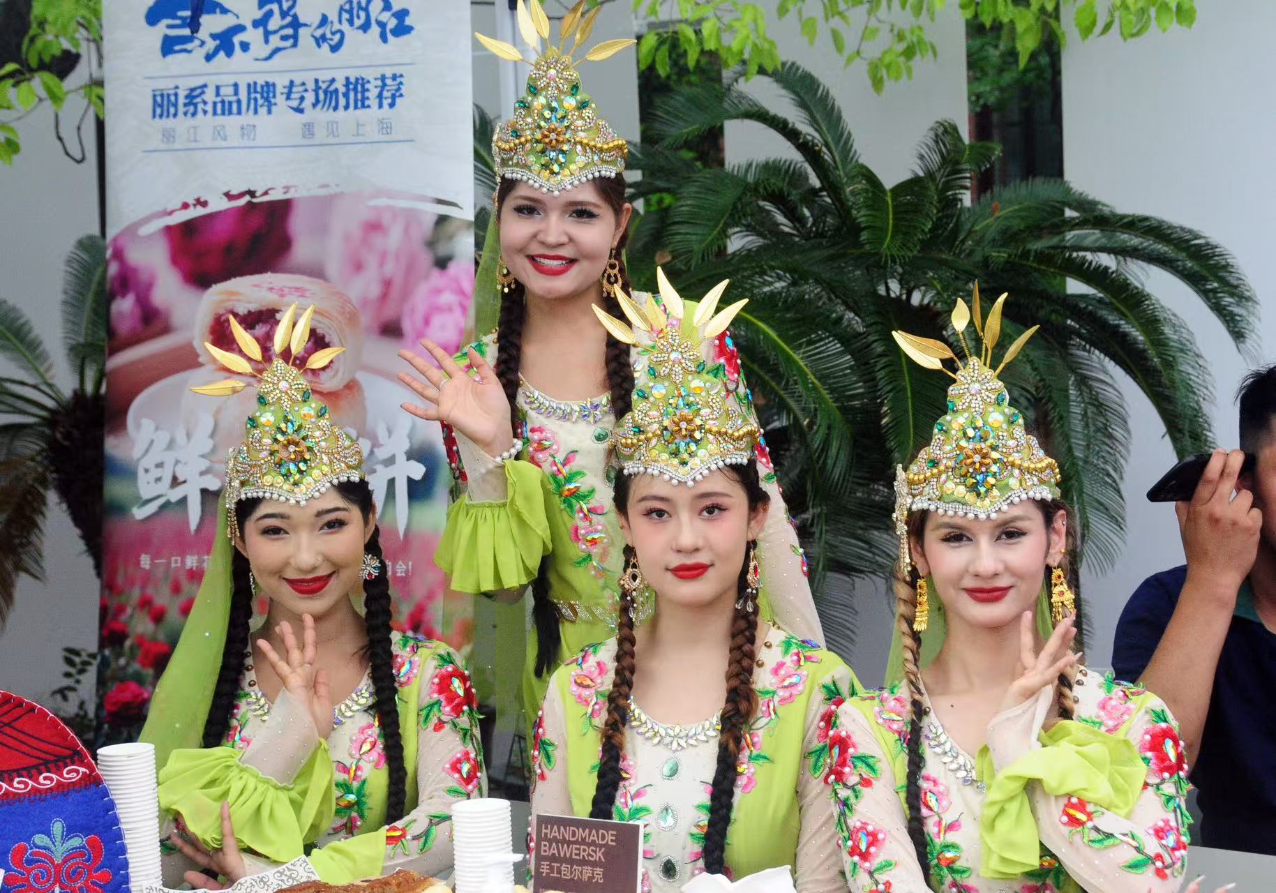 就在上海杨浦区校携手举办多国风情展暨全球美食节(图2)