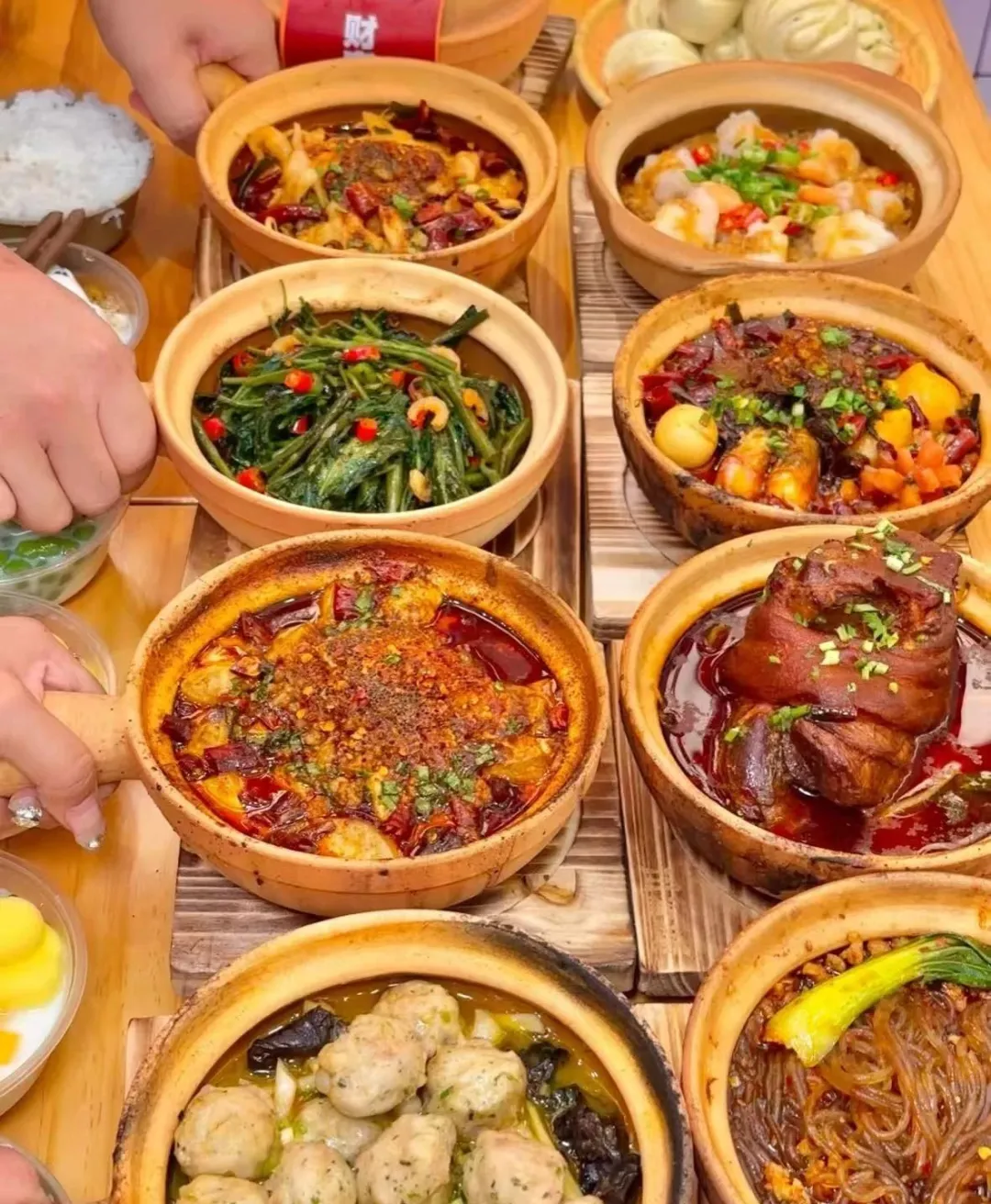 餐企争相破界餐饮消费“美味”不竭(图1)