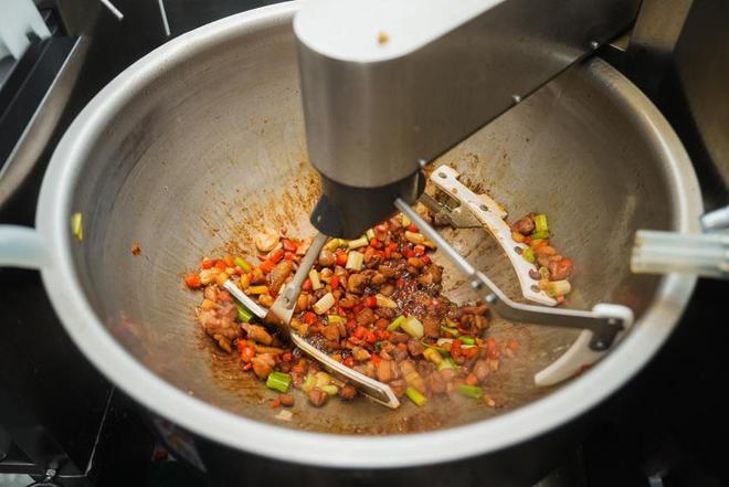 智能“食”代启航：炒菜机器人技术赋能中餐全球化提速(图2)