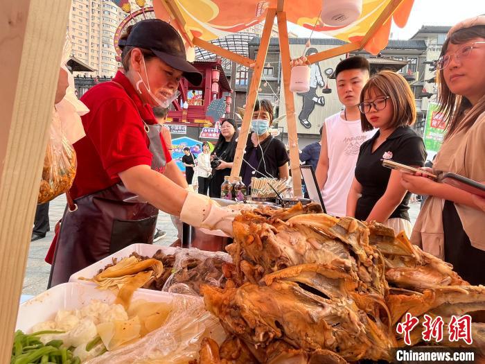 2024沈阳鸡架美食文化节启幕 一场舌尖上的美食之旅(图3)