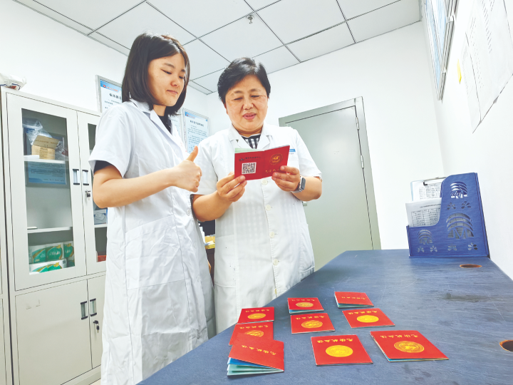 杨琴：26年无偿献血5600毫升(图1)