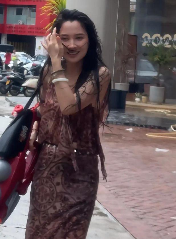森林北泼水节被围攻湿发湿身暴露真实颜值没有网上说得漂亮(图3)