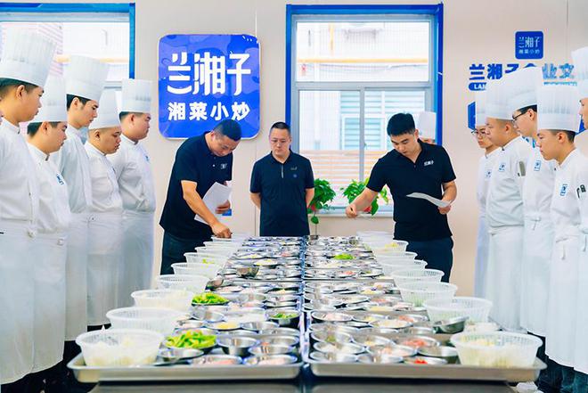 新东方烹饪教育：技艺薪火之地成就名厨摇篮(图2)