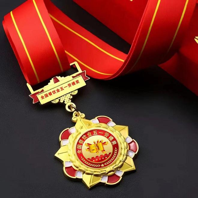 匠心传承廿七载 劳动精神写华章——爬哥三号饺子馆创始人郑立强(图2)