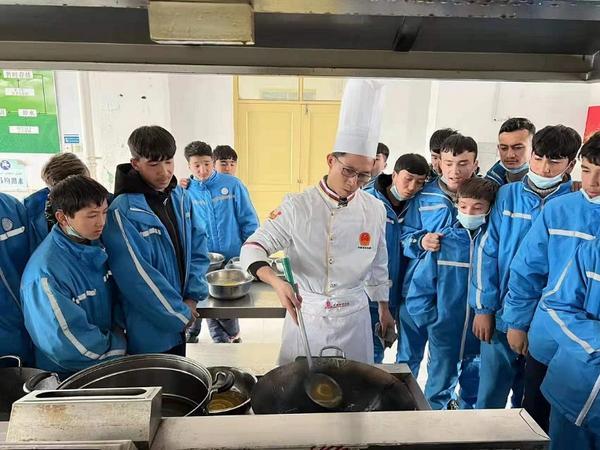 李锦记的边疆行：粤菜师傅跨越千里对话新疆风味(图2)
