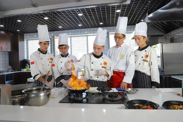 李锦记的边疆行：粤菜师傅跨越千里对话新疆风味(图6)