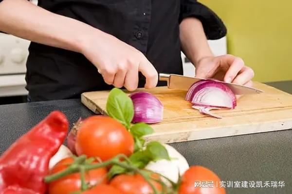 依托烹饪演示教室实训室精准传授烹饪技艺以促精进(图3)
