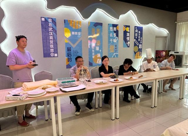 武汉商贸职业学院学子在湖北省“中银杯”大赛中荣获团队二等奖(图2)