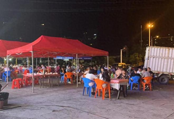 “必须给员工交社保”这件事为什么餐饮小店反应很强烈(图1)