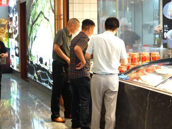 “老六安六安菜”地道菜尽在老(图3)