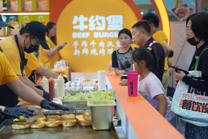 2019-2024年中國團膳及快餐服務發展前景專題分析調研報告(图1)