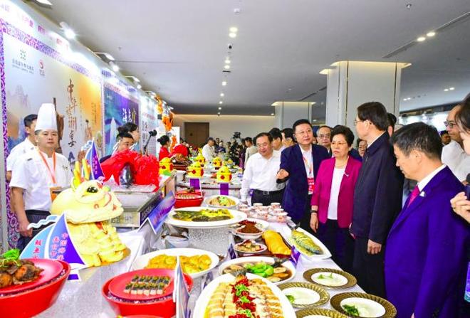 第二十六届中国美食节、第三届中国海洋美食文化节、2025民族文化节在青岛西海岸新区启幕(图2)