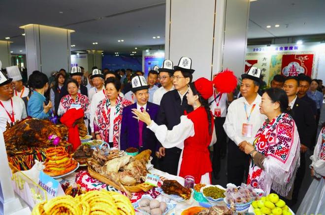 第二十六届中国美食节、第三届中国海洋美食文化节、2025民族文化节在青岛西海岸新区启幕(图5)